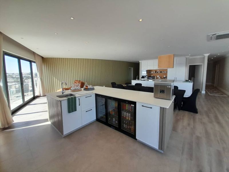 SOPHISTICATED LUXURY PENTHOUSE WITH UNINTERRUPTED OCEAN VIEWS - Photo 6