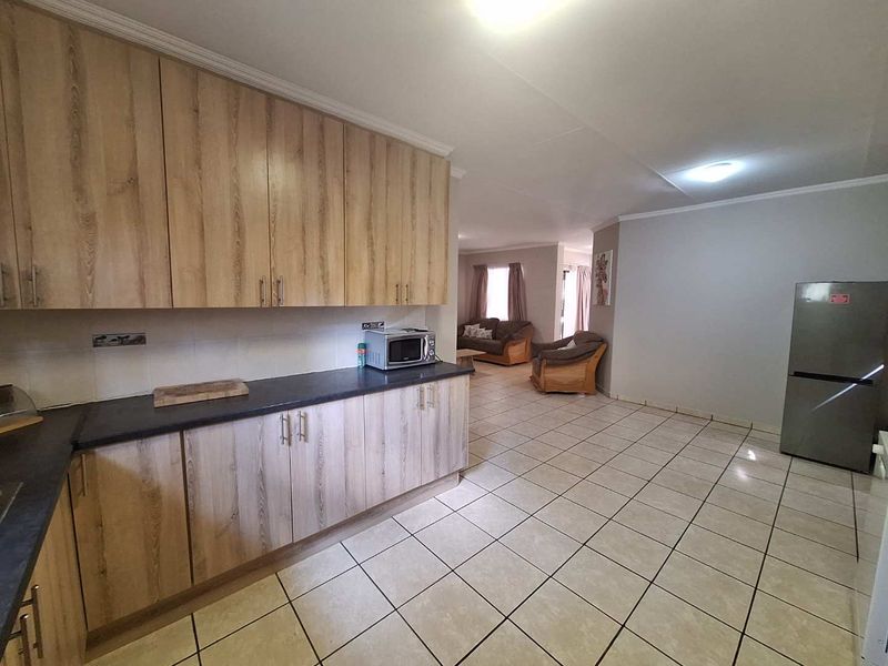 Modern Elegance - Entertain and Relax in Style - Photo 4