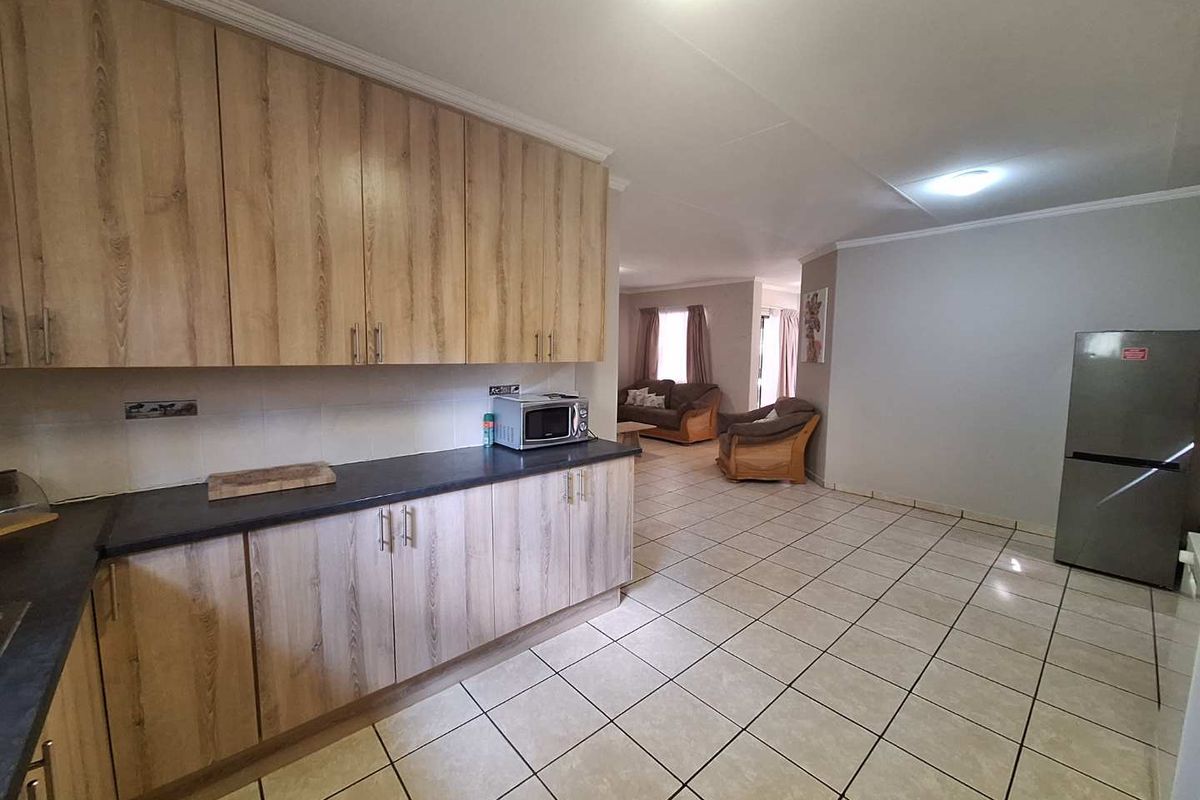 Modern Elegance - Entertain and Relax in Style - Photo 4