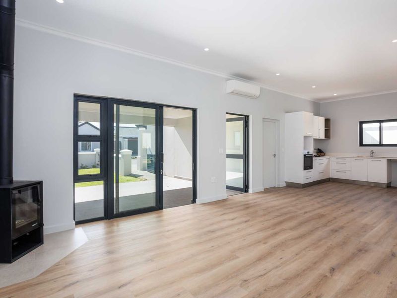 Sophisticated Two-Bedroom Home in Val de Vie Evergreen - Photo 7