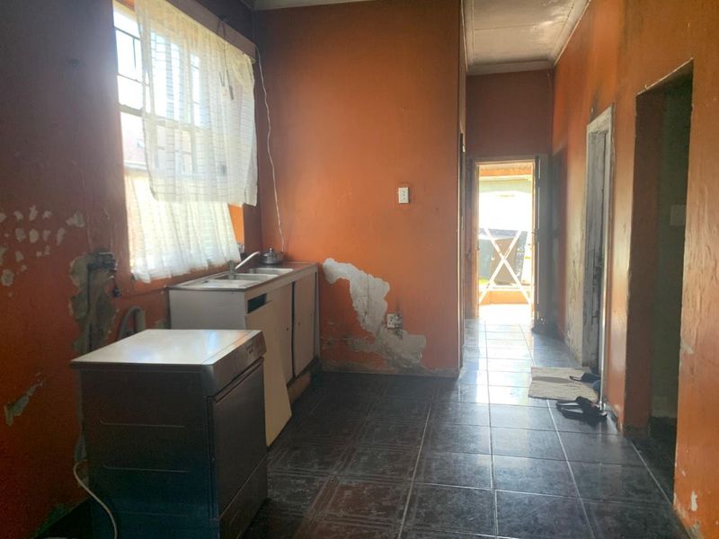 Charming 3/4 Bedroom House for Sale in Rosettenville – A Perfect Investment Opportunity - Photo 5