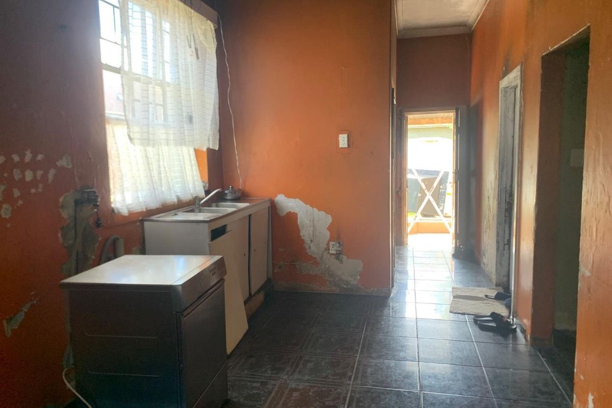 Charming 3/4 Bedroom House for Sale in Rosettenville – A Perfect Investment Opportunity - Photo 5