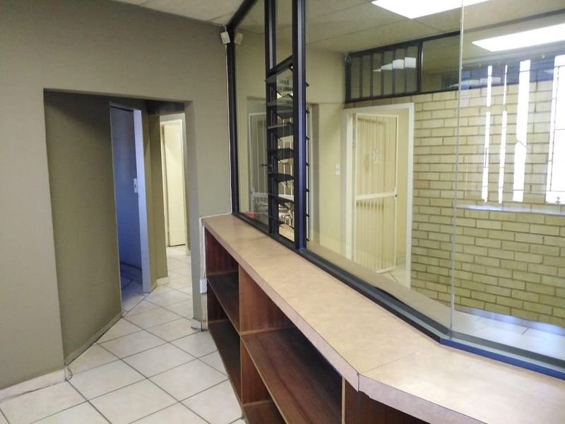 Prime Commercial Opportunity: Unit 1 Business Suite – IVH Centrum, Leeuwpoort Street, Boksburg - Photo 5