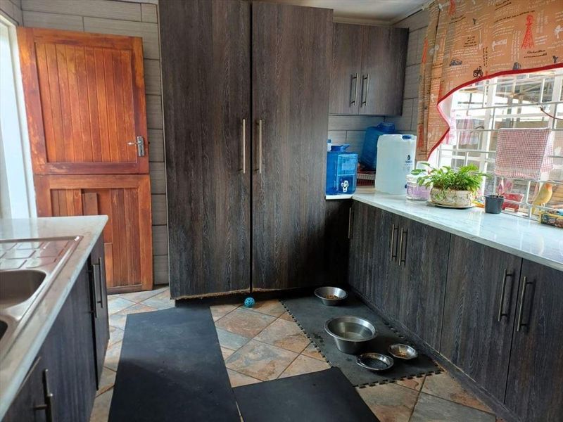 For Sale -  3 Bedroom Home in Comet - Close to EG Jansen and Concordia - Photo 9