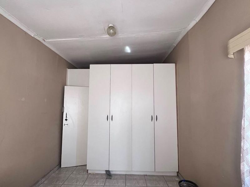 Spacious family home with added income potential in Windhoek North. - Photo 8