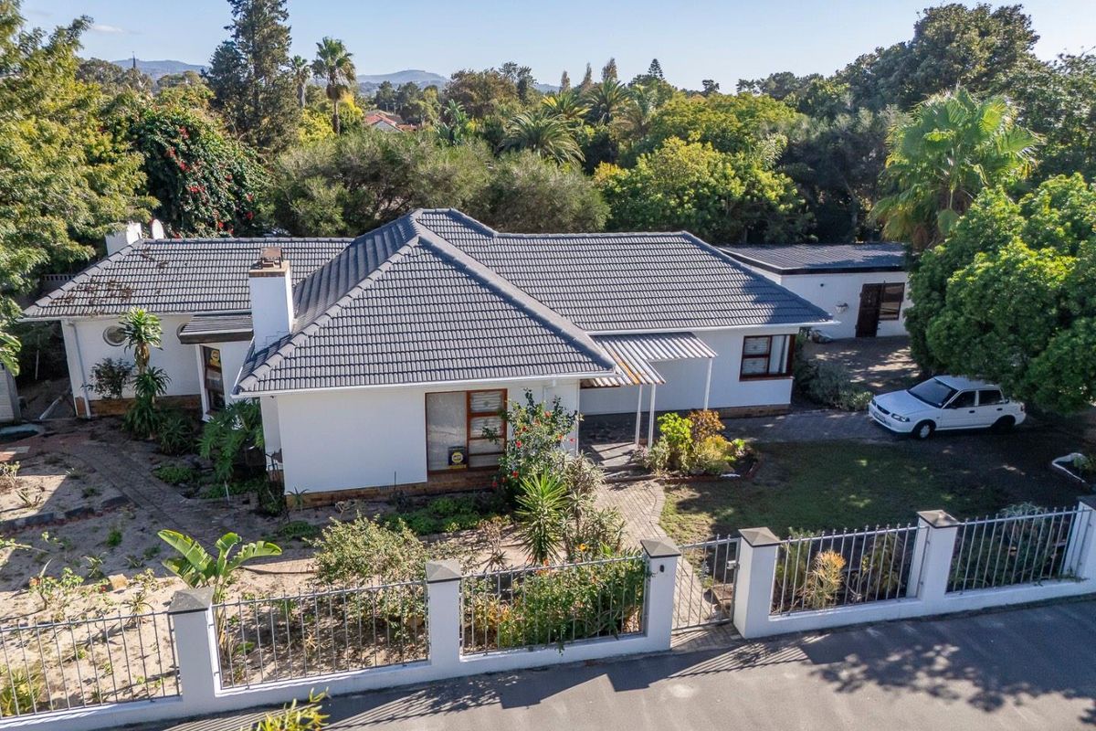 Spacious Home with Self Contained Flatlet. - Photo 4