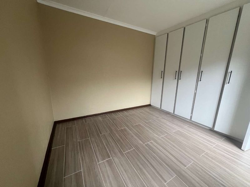 NEWLY REFURBISHED MODERN HOME - Photo 4