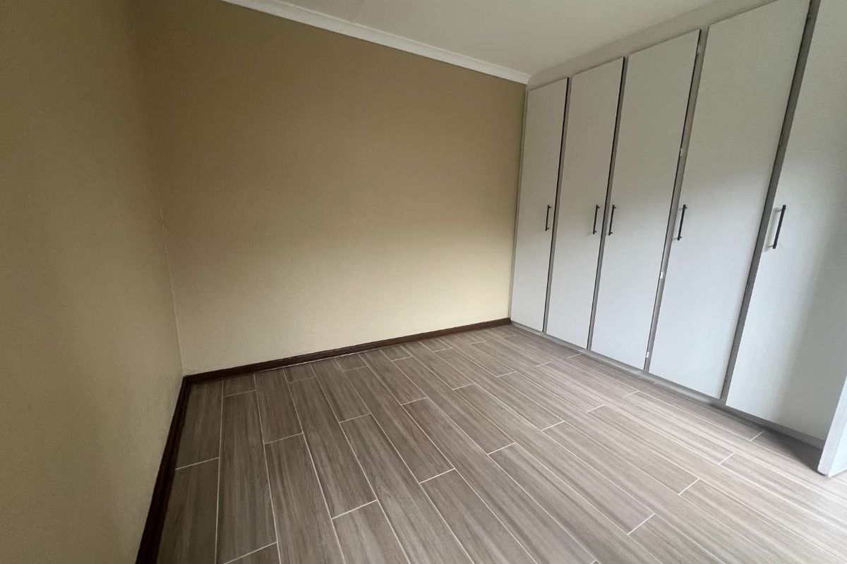 NEWLY REFURBISHED MODERN HOME - Photo 4