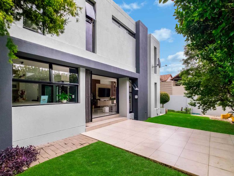 A STRIKING AND SOPHISTICATED MODERN CONTEMPORARY MASTERPIECE, IN A SOUGHT AFTER QUIET AND SERENE ESTATE - Photo 7