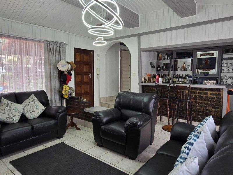 6 Bedroom House with large flatlet for Sale in Verwoerdpark - Photo 5