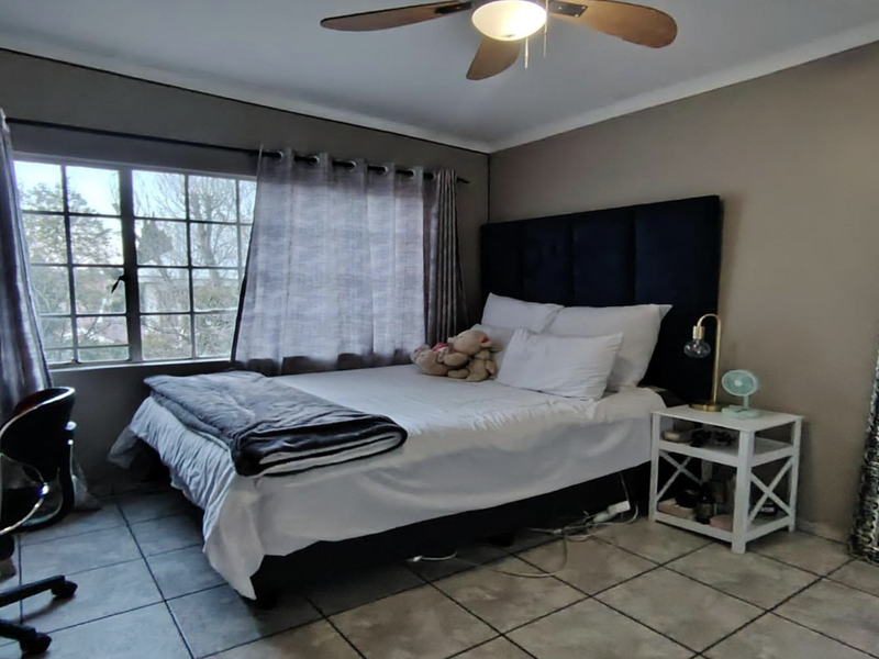 Prime Northern Living With This Spacious 3 Bedroom Family Home in Pentagon Park - Photo 7