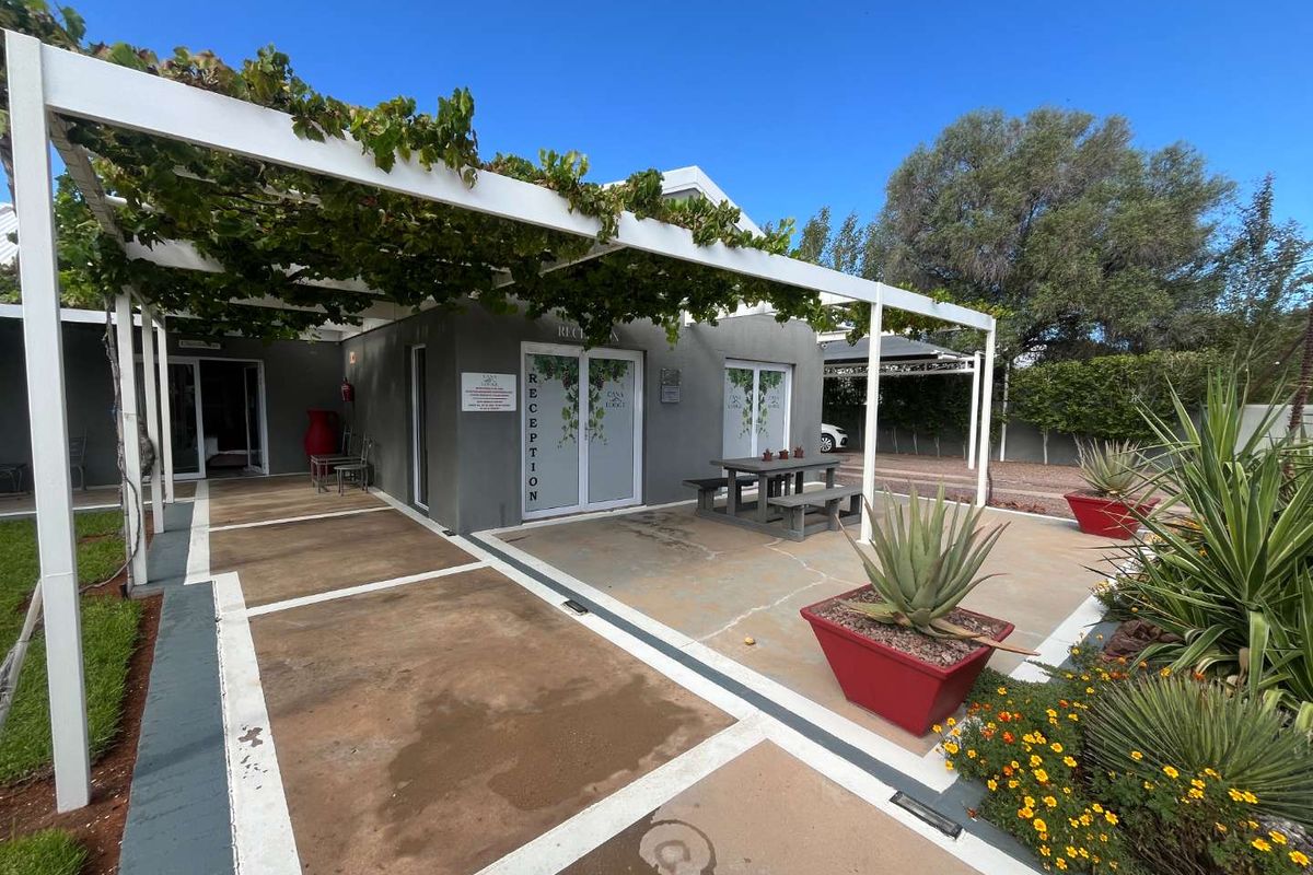 Stunning Guesthouse in a Prime Location – A Rare Investment Opportunity! - Photo 2