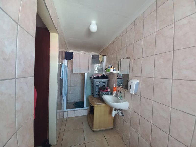 Kuisebmond, Walvis Bay:  Home with 3 Flats if for Sale - Photo 6