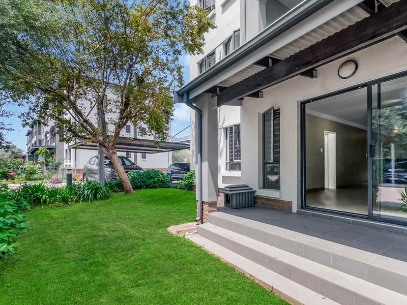 GROUND FLOOR UNIT IN A QUIET AND HIGHLY DESIRABLE LOCATION - Photo 2