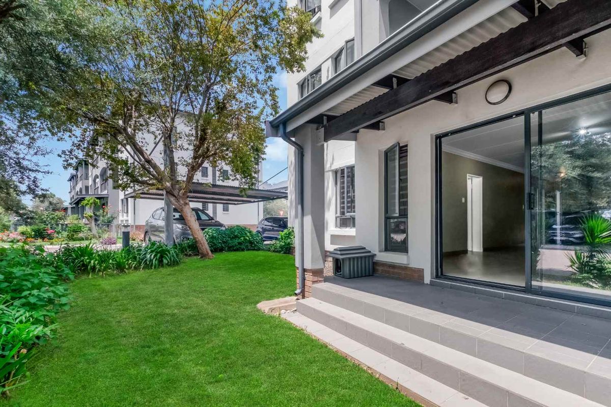 GROUND FLOOR UNIT IN A QUIET AND HIGHLY DESIRABLE LOCATION - Photo 2