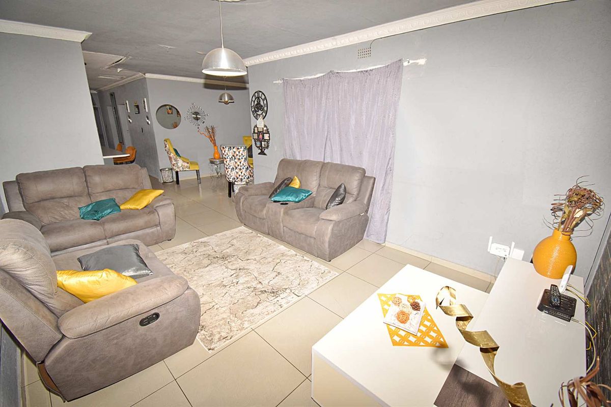 Spacious Family Home with Granny Flat and Pool - Photo 4