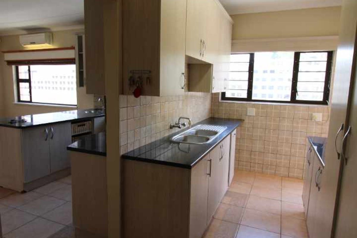 Spacious, Well-Positioned Property Featuring Two Flats, ideal for extended family living! - Photo 5