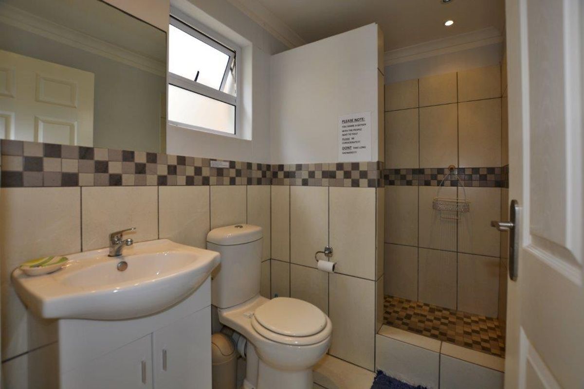 FOR SALE -  3 BEDROOM HOUSE WITH SEPERATE FLATLETS FOR SALE, LONG BEACH, NAMIBIA - Photo 5