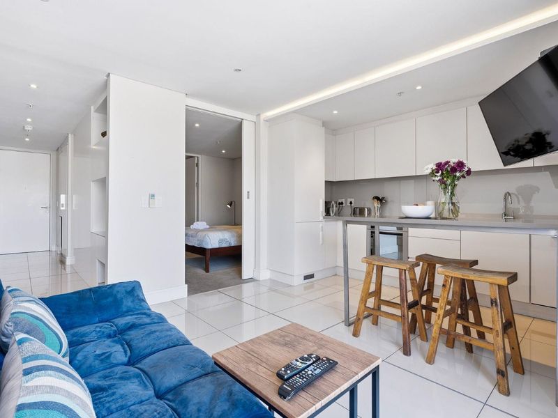 Neat and modern 1-bedroom apartment in the heart of De Waterkant - Photo 3