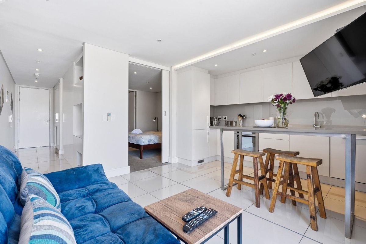 Neat and modern 1-bedroom apartment in the heart of De Waterkant - Photo 3