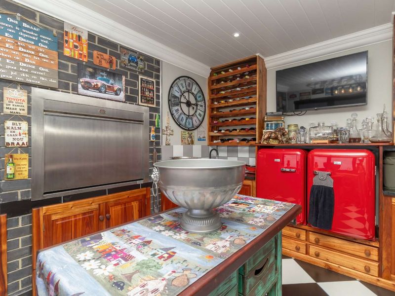 Coastal Elegance: Your Dream Home in Monte Christo - Photo 9