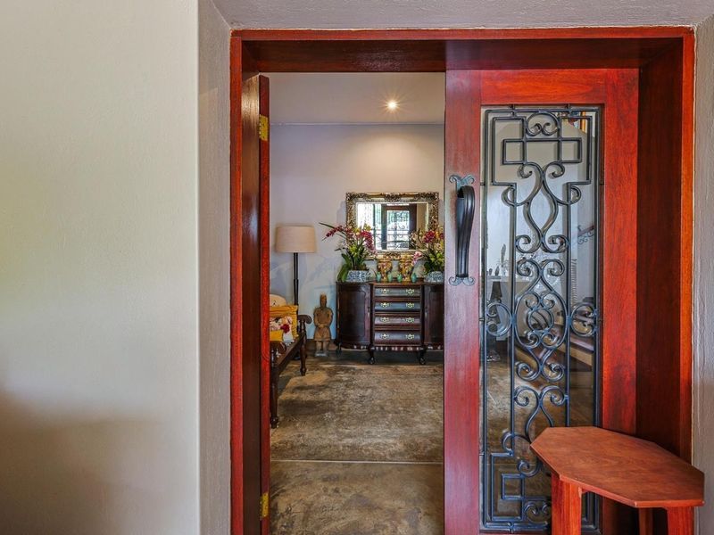 Modern Masterpiece with Breathtaking Views. - Photo 2