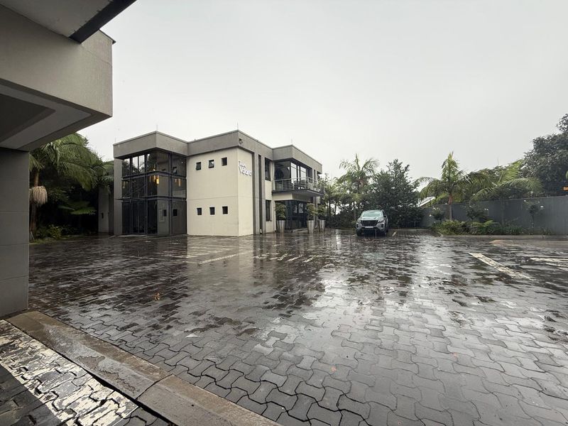 Spacious Office Space Available at Vdara Sandhurst - Photo 4