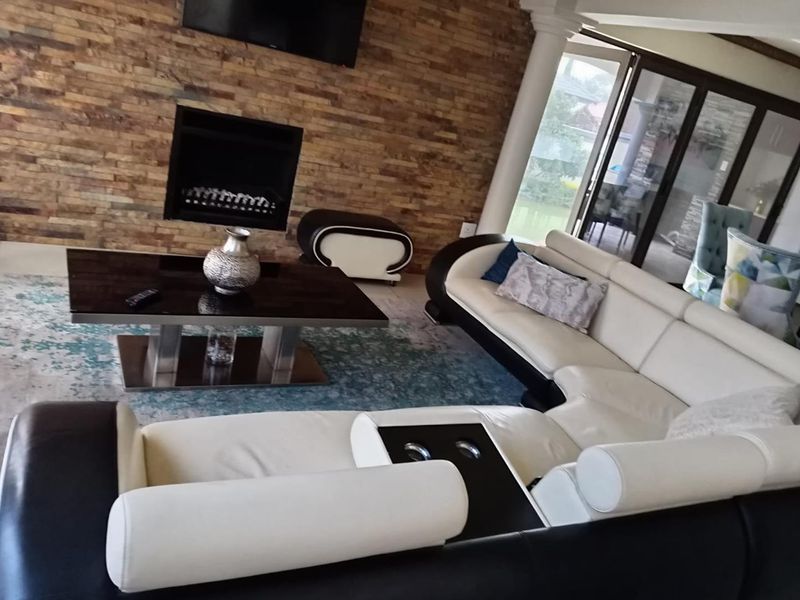 Beautiful Modern 7 Bedroom in Chantelle - Photo 10