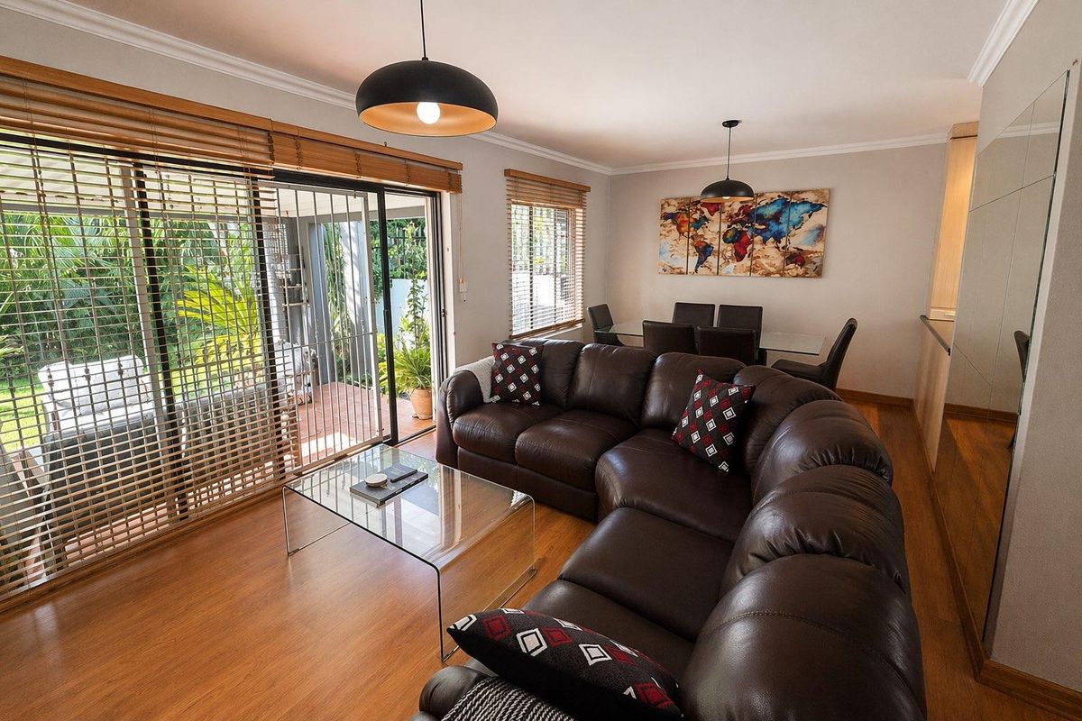 Front-Row Living Meets Private Luxury - Photo 4