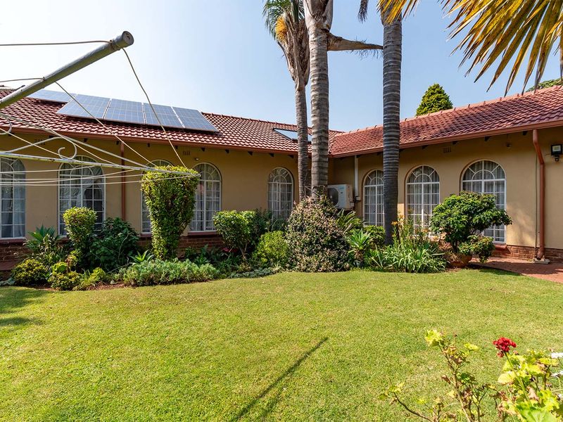 3 Bedroom Versatile Family Home with Flatlet, Solar & Superb Entertainment – Bonaero Park - Photo 4