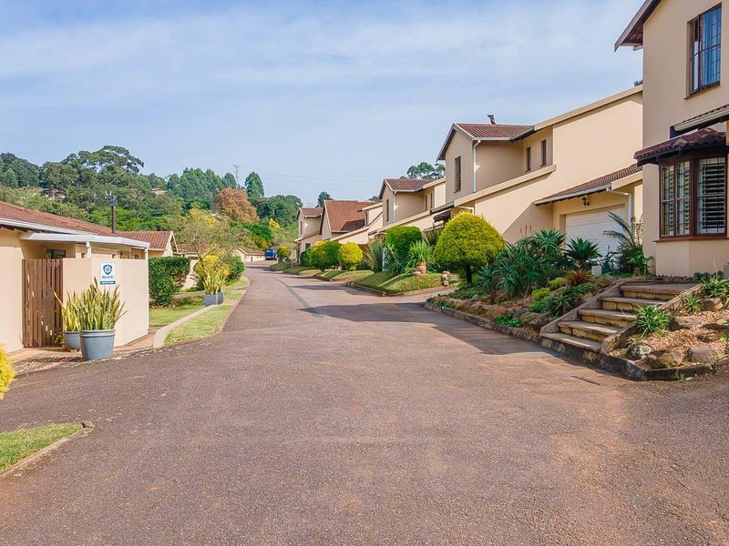 Bridgewater Estate – Contemporary Townhouse Living with Style & Comfort - Photo 2