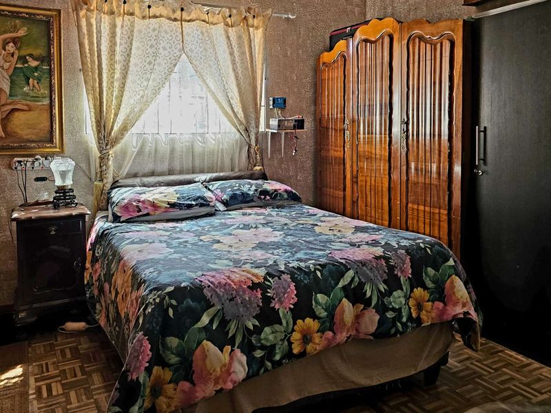 Attention Buyers! Remarkable Mansion with 9 Bedrooms, Countless Luxuries, and Endless Potential! - Photo 9