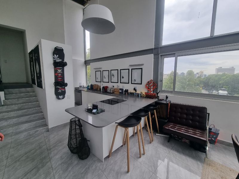 Unfurnished Two Bedroom Penthouse To Rent in Tamboerskloof! - Photo 10