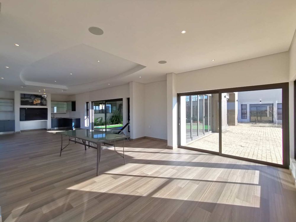 INDOOR FAMILY /ENTERTAINMENT ROOM WITH BBQ NEXT TO THE INDOOR GARDEN WITH HEATED POOL 