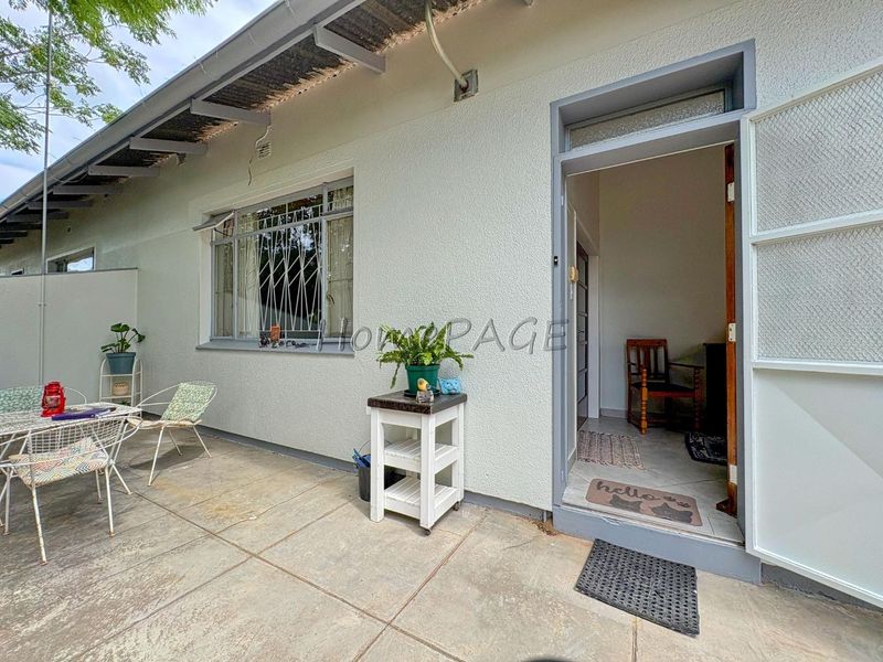 Otjiwarongo:  Property with 3 x Flats is for sale - Photo 5