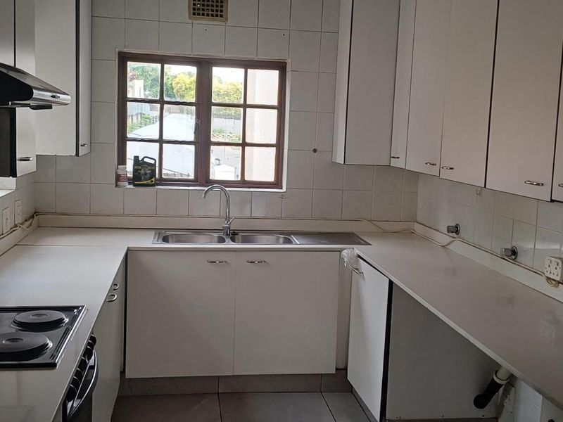 3 BEDROOM PARTMENT SANDOWN - Photo 2