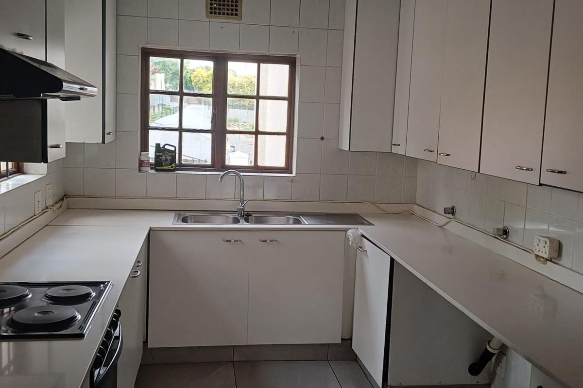 3 BEDROOM PARTMENT SANDOWN - Photo 2