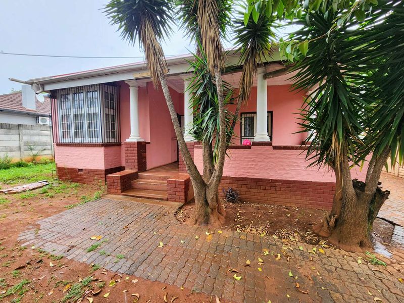 Unbeatable Versatility: High-Exposure Property Perfect for Business or family home - Photo 2