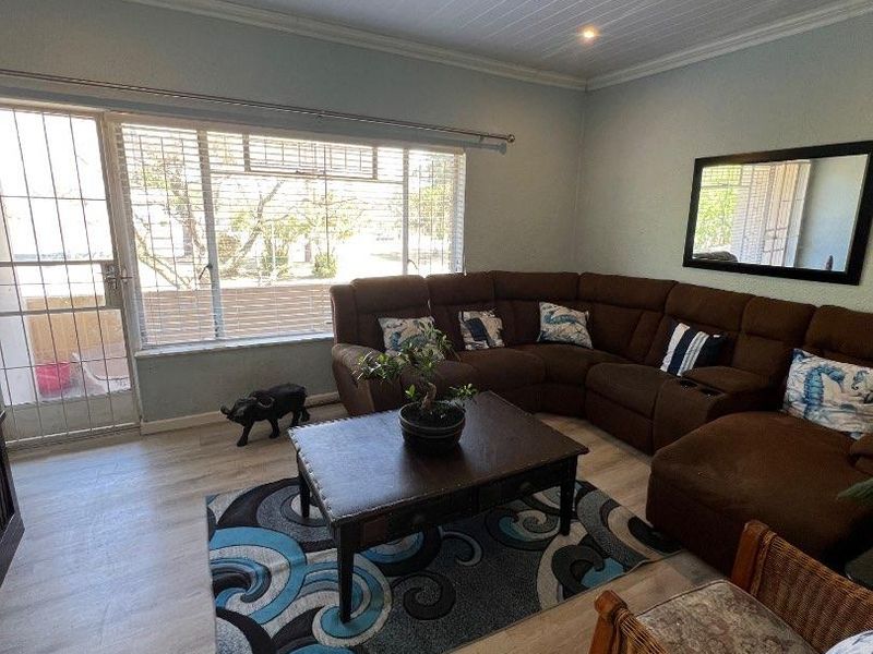 2 Bedroom Flat For Sale In Silveroaks Kuils River - Photo 4