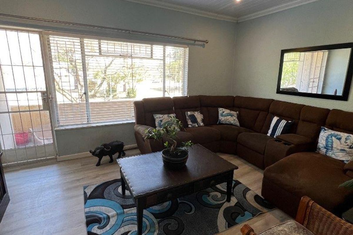 2 Bedroom Flat For Sale In Silveroaks Kuils River - Photo 4