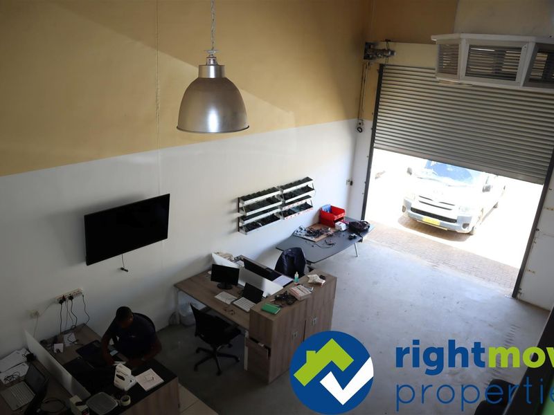 Well maintained double warehouse for sale - Photo 4