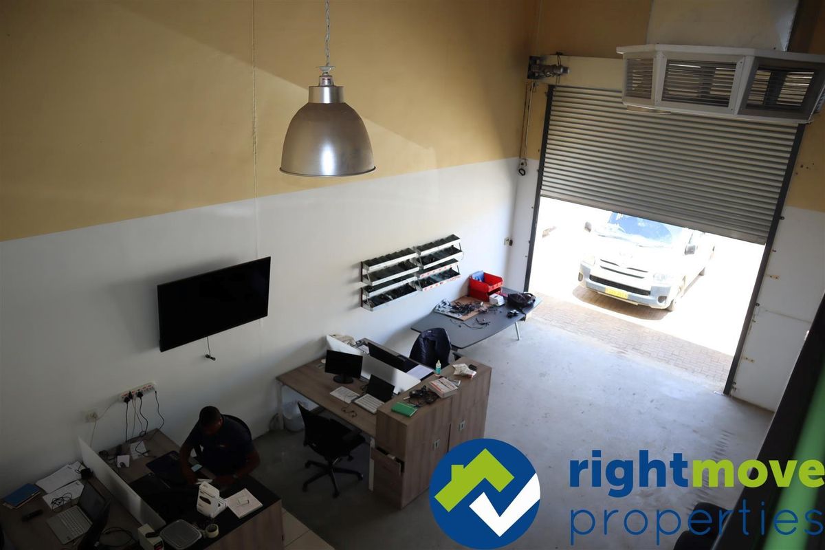 Well maintained double warehouse for sale - Photo 4