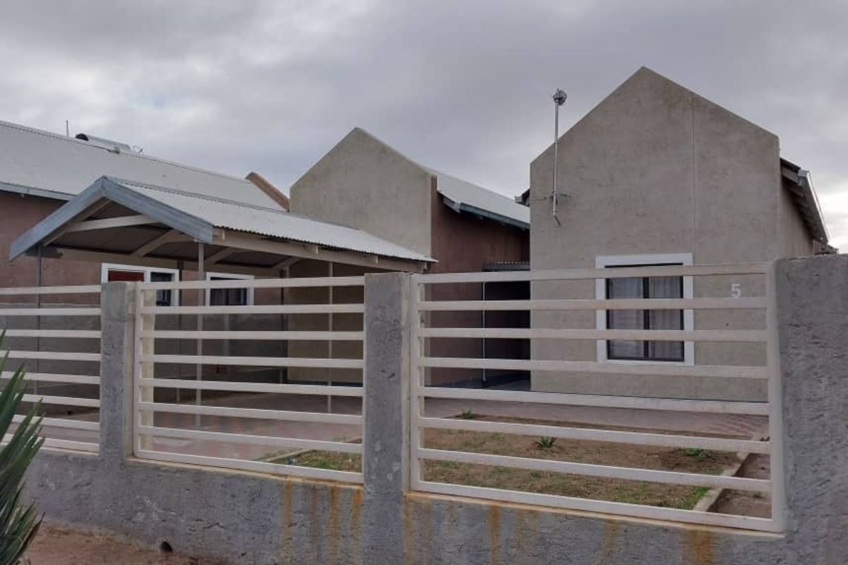 Charming Retreat: Perfect Family Home Awaits - Photo 2