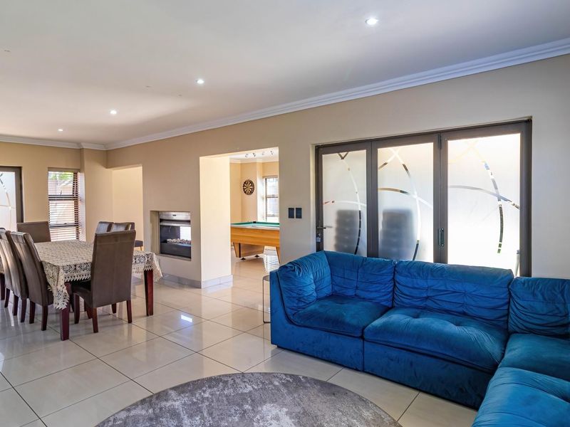 Spacious Family Home with Exceptional Entertainment Areas in Meyersdal - Photo 8