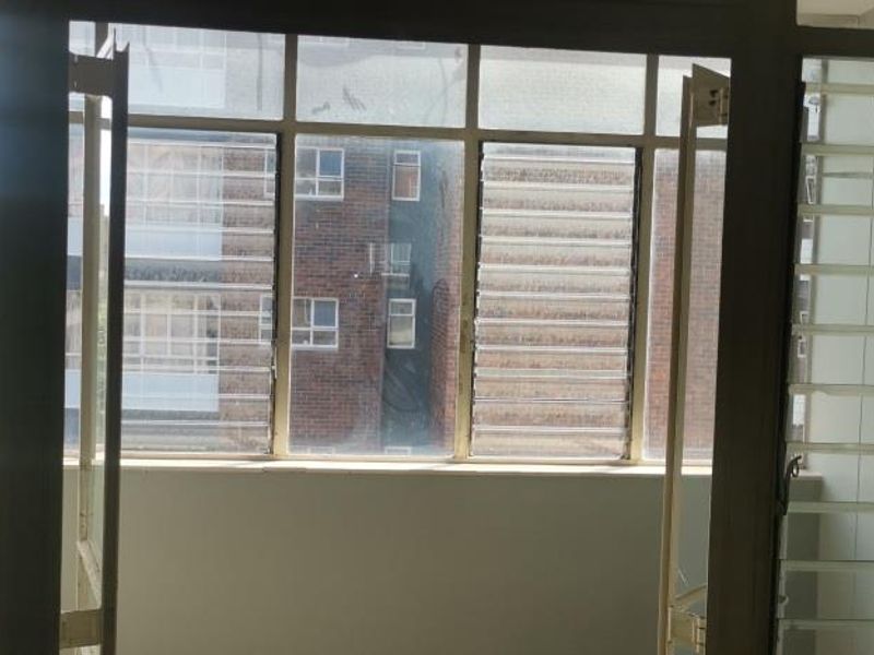TWO BEDROOM FLAT AVAILABLE IN SUNNYSIDE -1 AUGUST 2026. - Photo 8