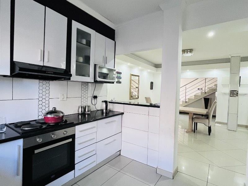 Modern 5-Bedroom Double-Storey Home For Sale in Cimbebasia | N$2,550,000 - Photo 6