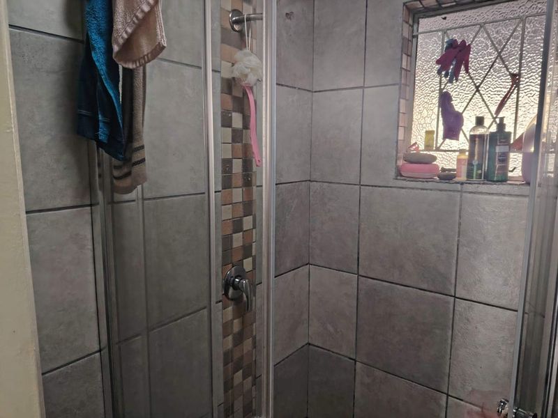 3-Bedroom Ground Floor Unit in Oakwood Complex Benoni – Excellent Value for Families or Investors - Photo 8