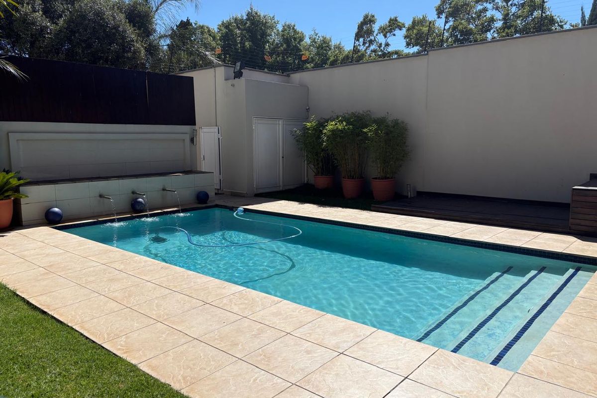 Sophisticated Ground-Floor Living in Exclusive Hyde Park - Photo 5