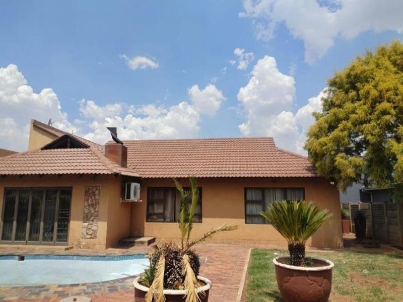 3 Bedroom House For Sale in Vanderbijlpark SE 6 - Photo 8