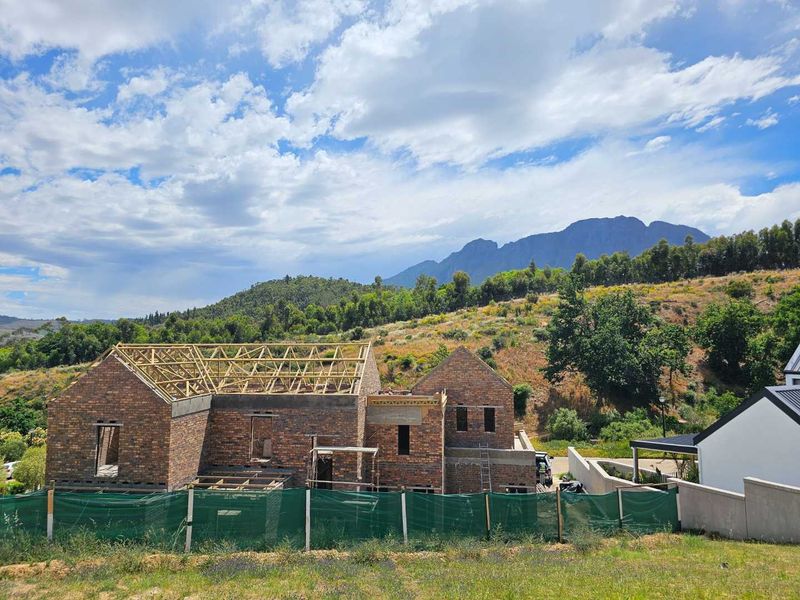 No Transfer Duty! Come and just move in! La Roche Secure Estate situated adjacent to Helshoogte , between Stellenbosch and Franschhoek - Photo 3